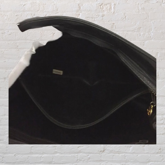 CHANEL Quilted Matelasse CC
Logo Lambskin Chain Shoulder Bag - Picture 11 of 12